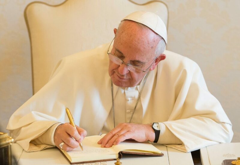 Papa Francesco e il ruolo della letteratura nella formazione: leggere di più, specie nei seminari